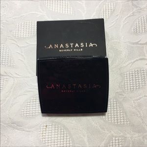 MOVING SALE 🔥🔥Anastasia powder bronzer